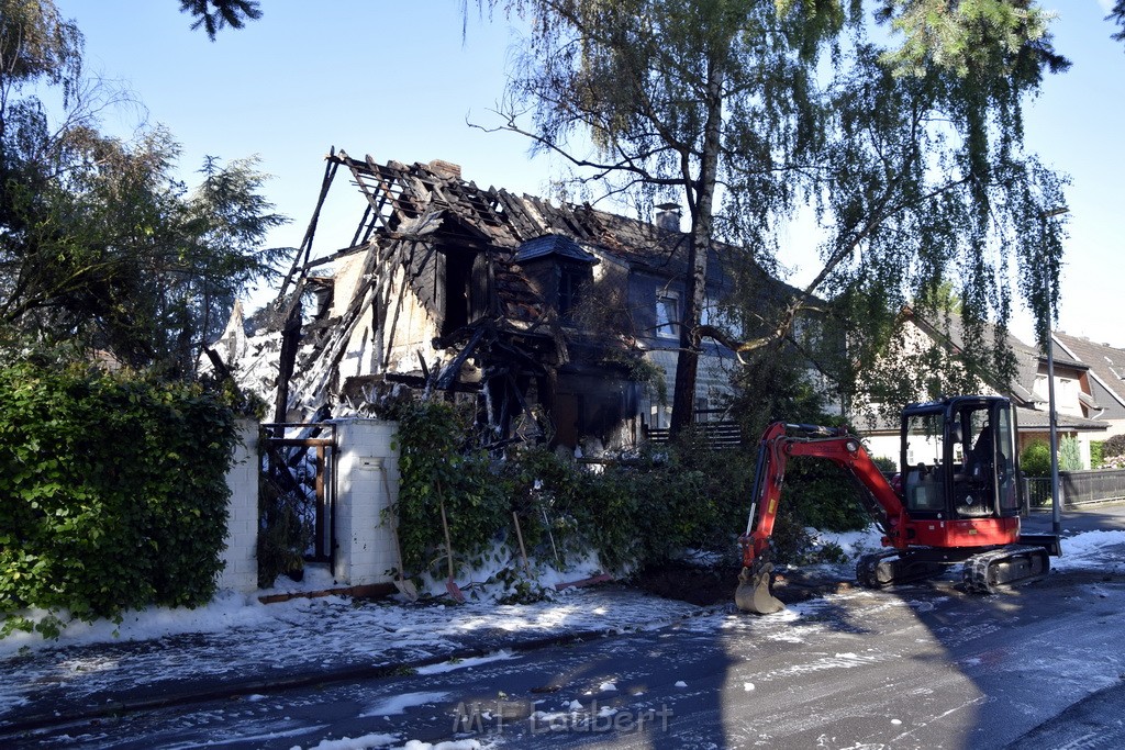 Grossfeuer Einfamilienhaus Siegburg Muehlengrabenstr P1313.JPG - Miklos Laubert